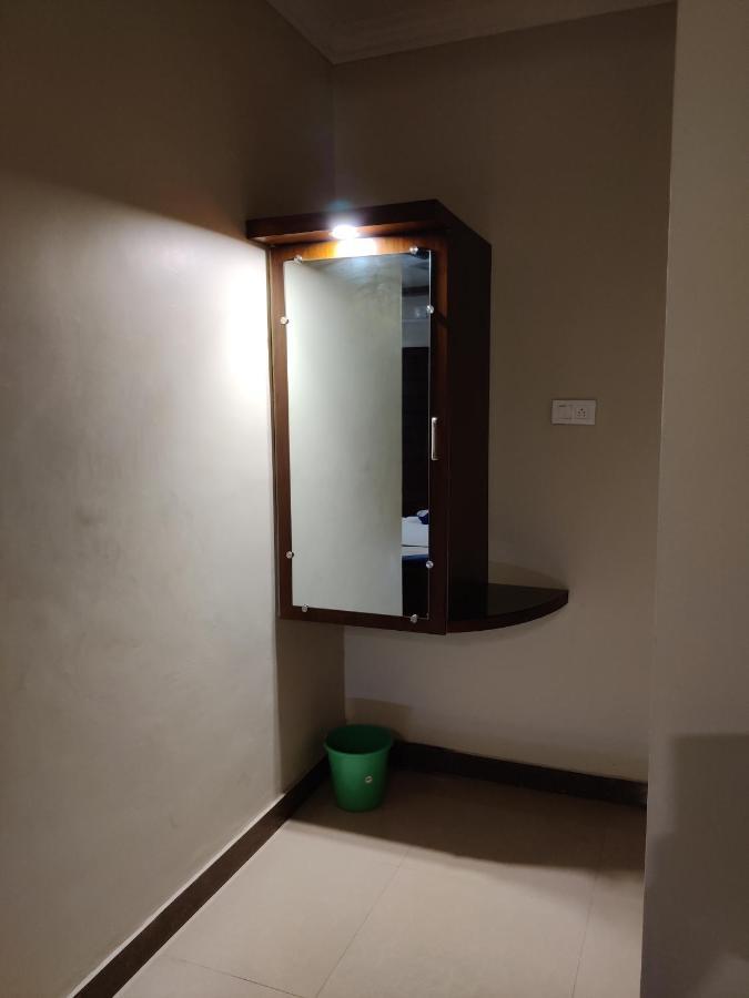Vyavahar Lodge Udupi Bagian luar foto