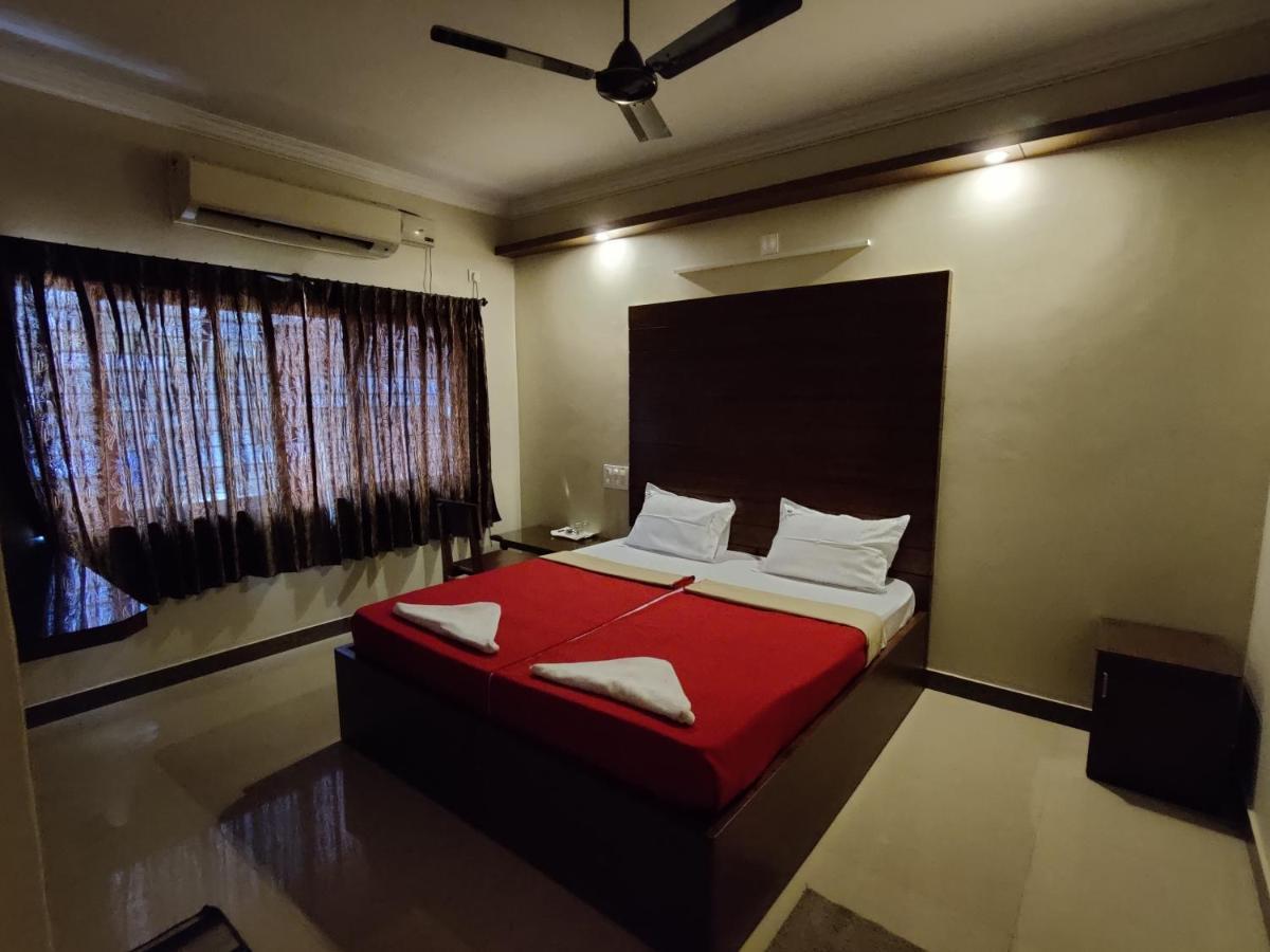 Vyavahar Lodge Udupi Bagian luar foto