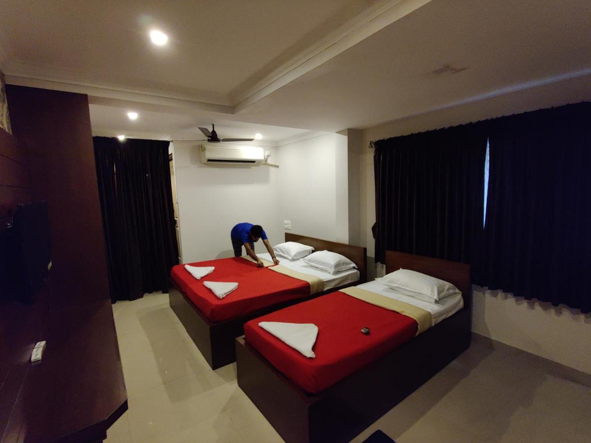 Vyavahar Lodge Udupi Bagian luar foto