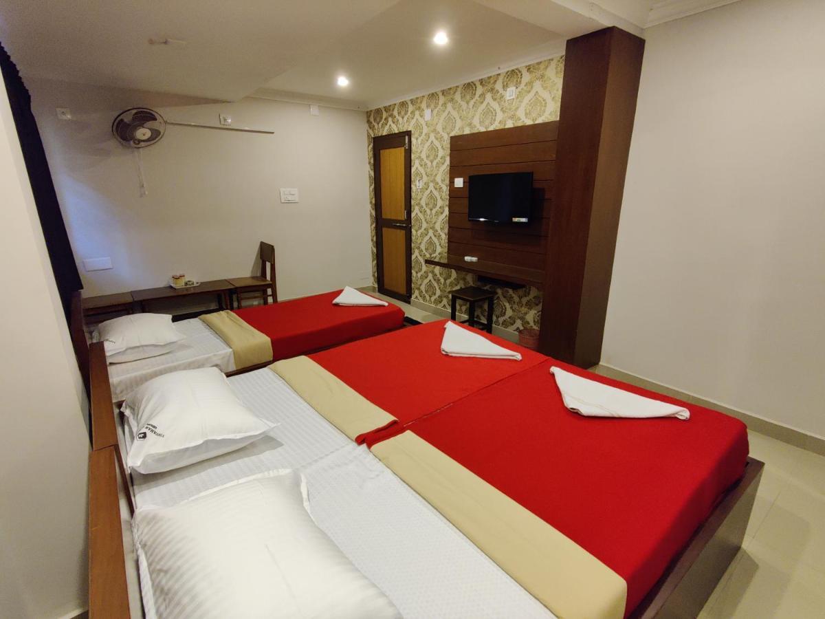 Vyavahar Lodge Udupi Bagian luar foto