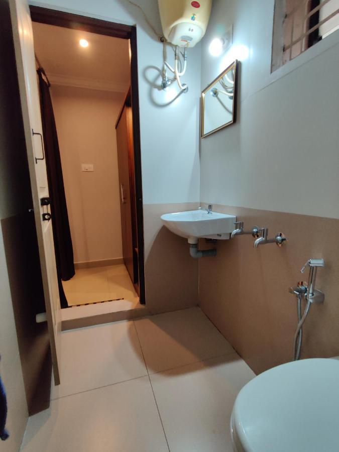 Vyavahar Lodge Udupi Bagian luar foto