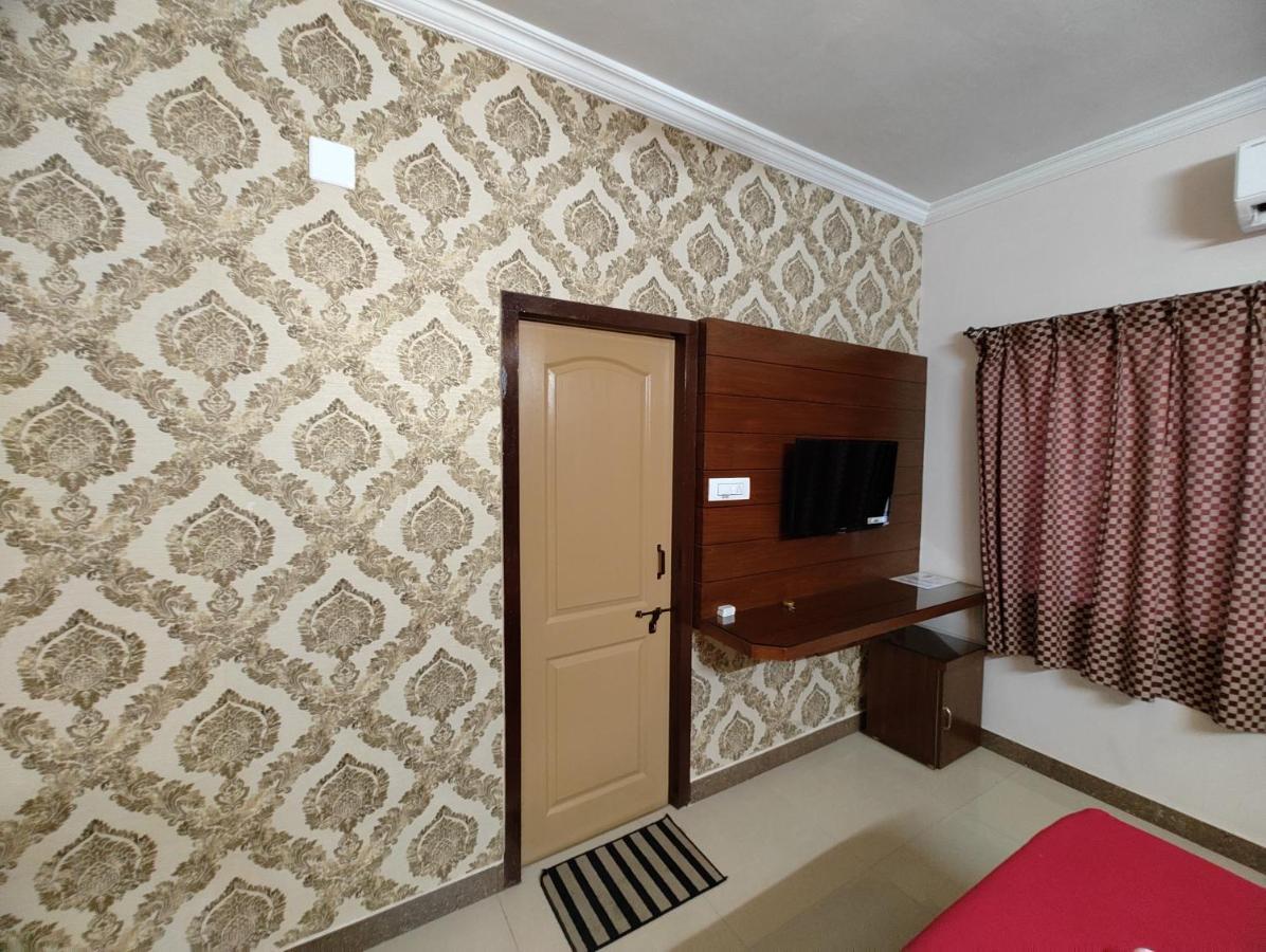 Vyavahar Lodge Udupi Bagian luar foto