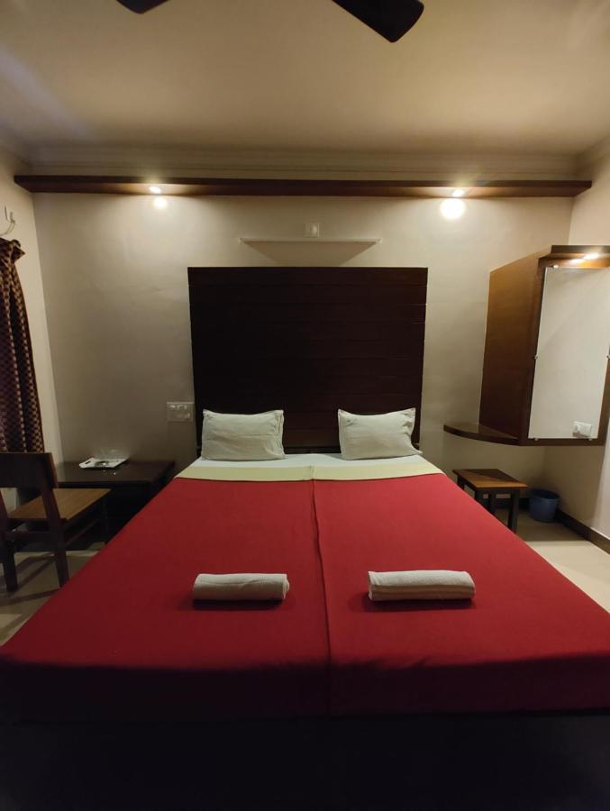 Vyavahar Lodge Udupi Bagian luar foto