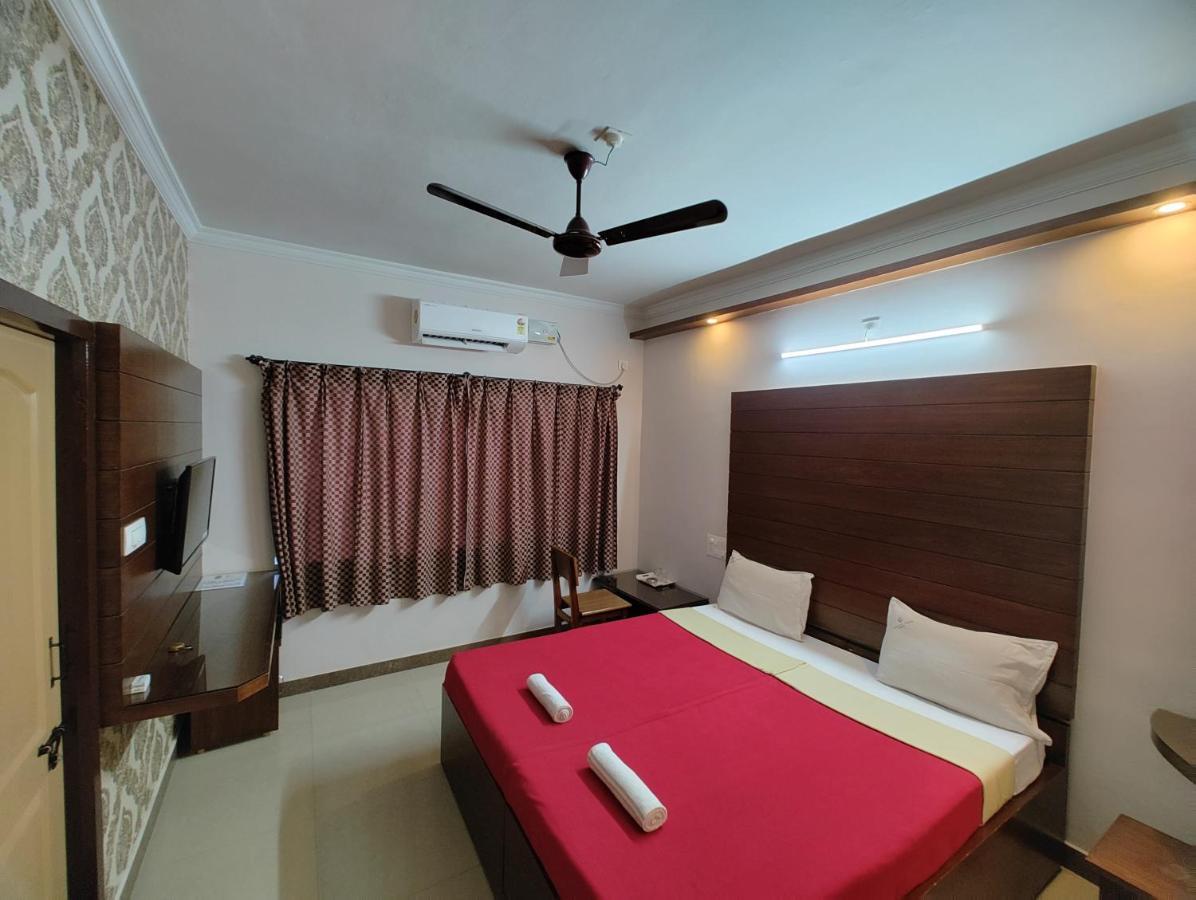 Vyavahar Lodge Udupi Bagian luar foto