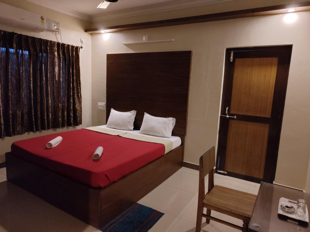Vyavahar Lodge Udupi Bagian luar foto