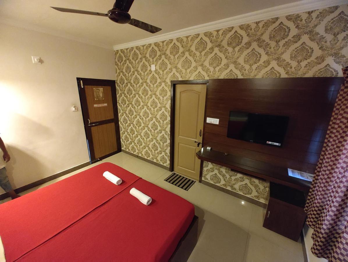 Vyavahar Lodge Udupi Bagian luar foto