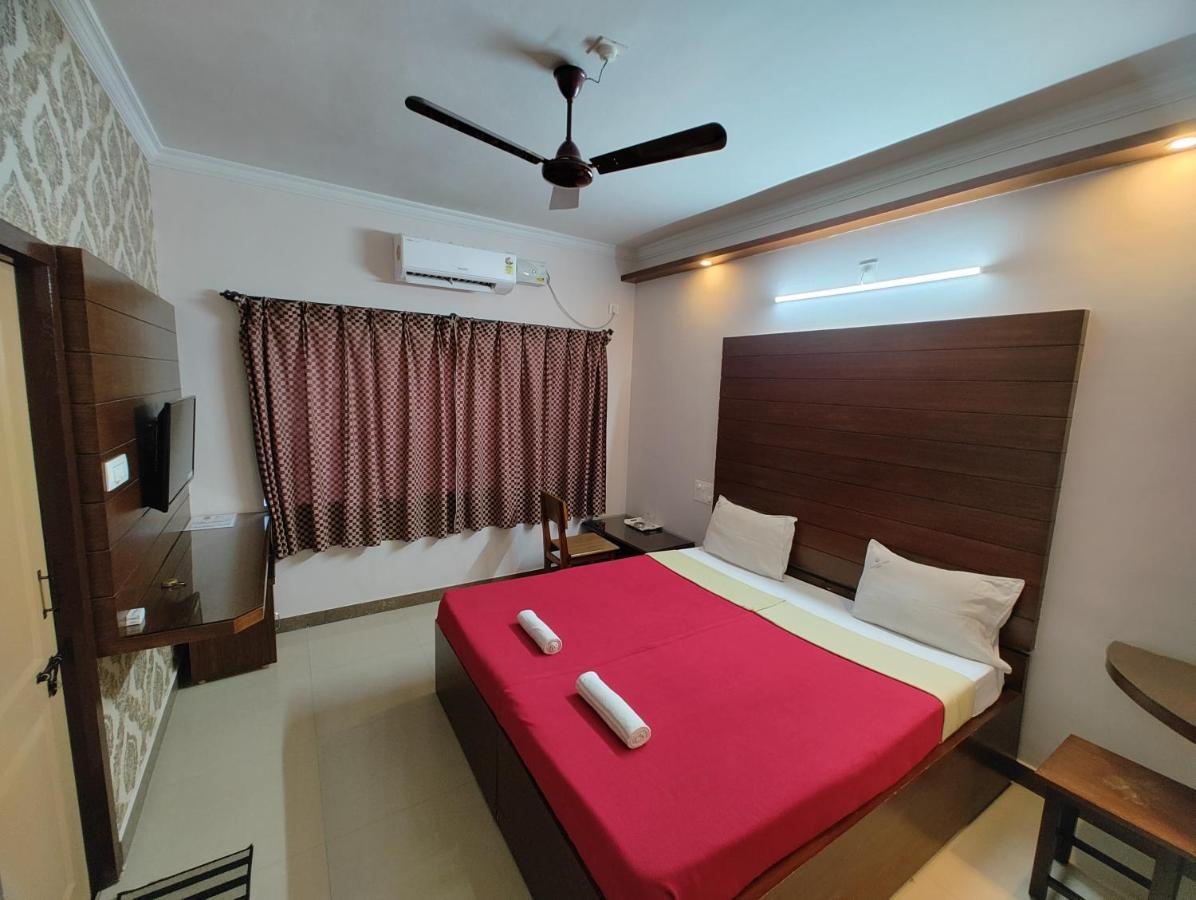 Vyavahar Lodge Udupi Bagian luar foto