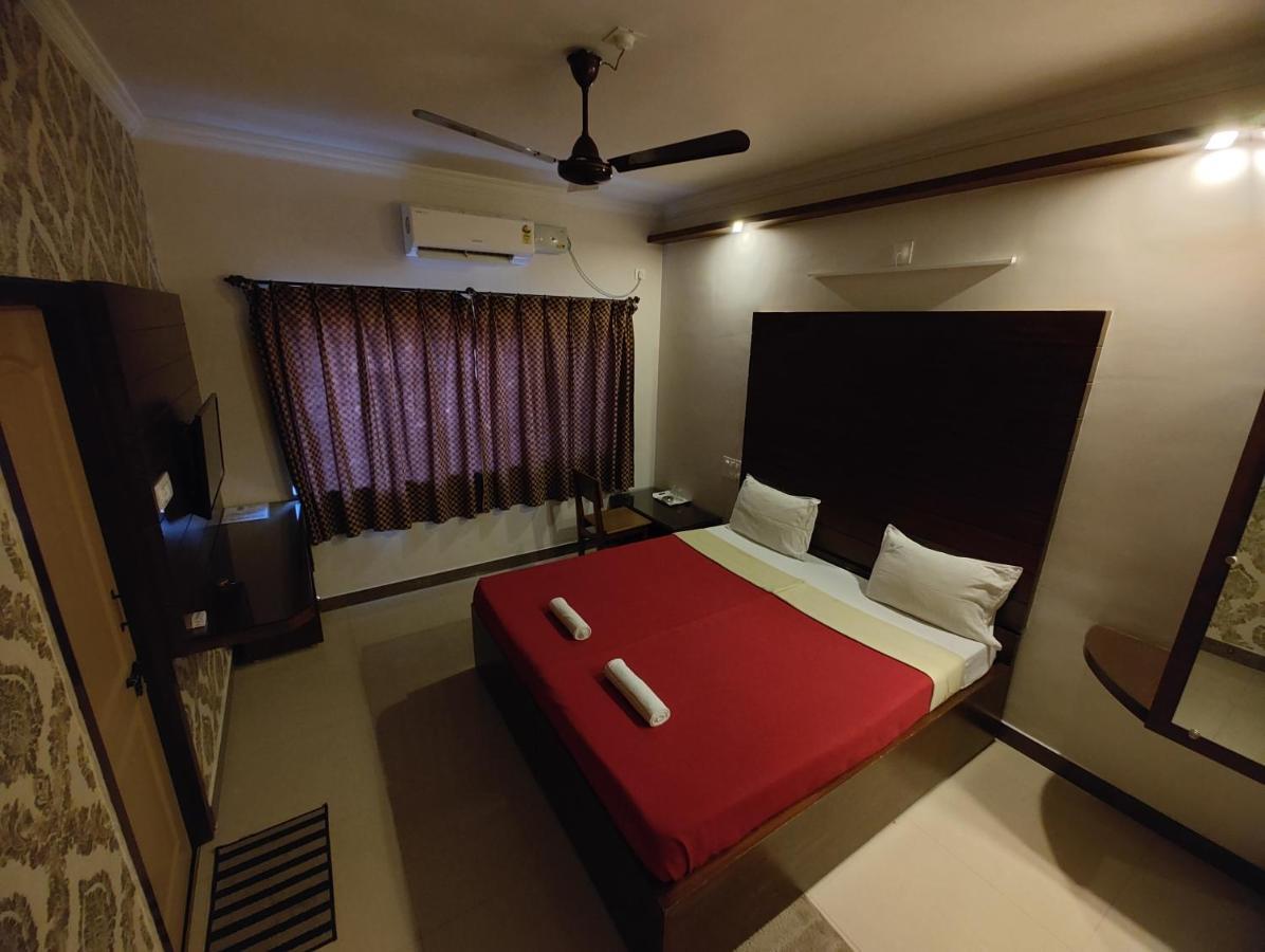 Vyavahar Lodge Udupi Bagian luar foto